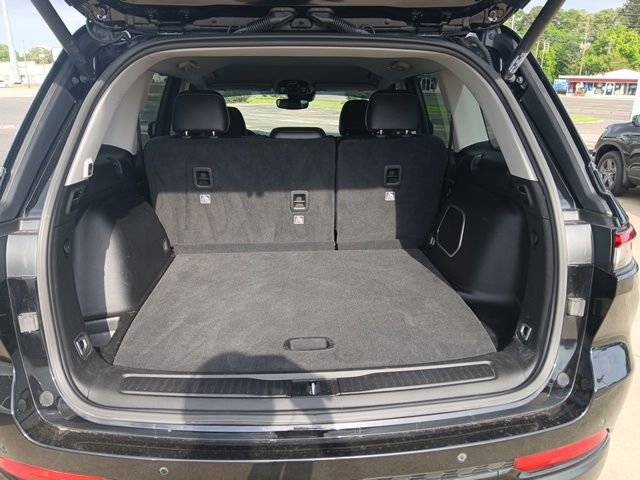 Used 2023 Jeep Grand Cherokee Limited w/ Black Appearance Package AWD/4WD image 5