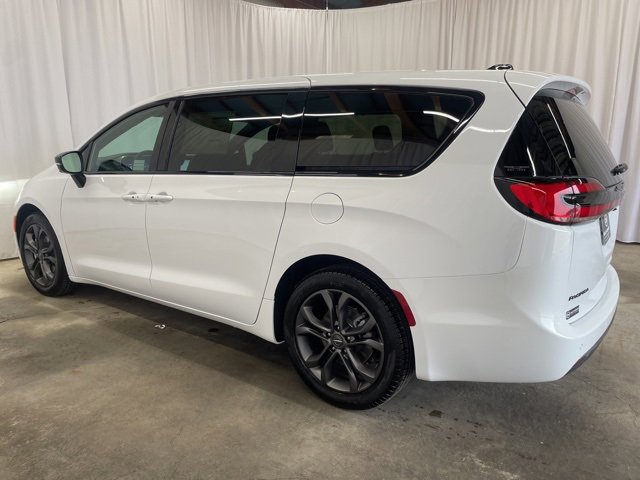 New 2026 Chrysler Pacifica Select image 5