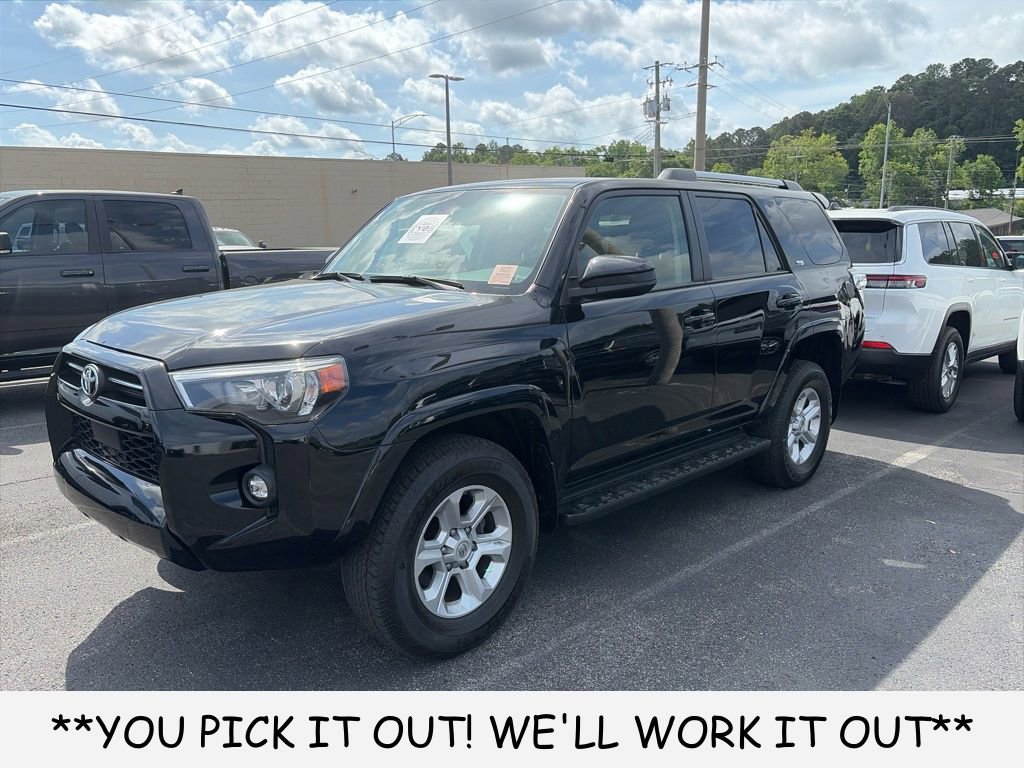 Used 2024 Toyota 4Runner SR5 AWD/4WD image 3