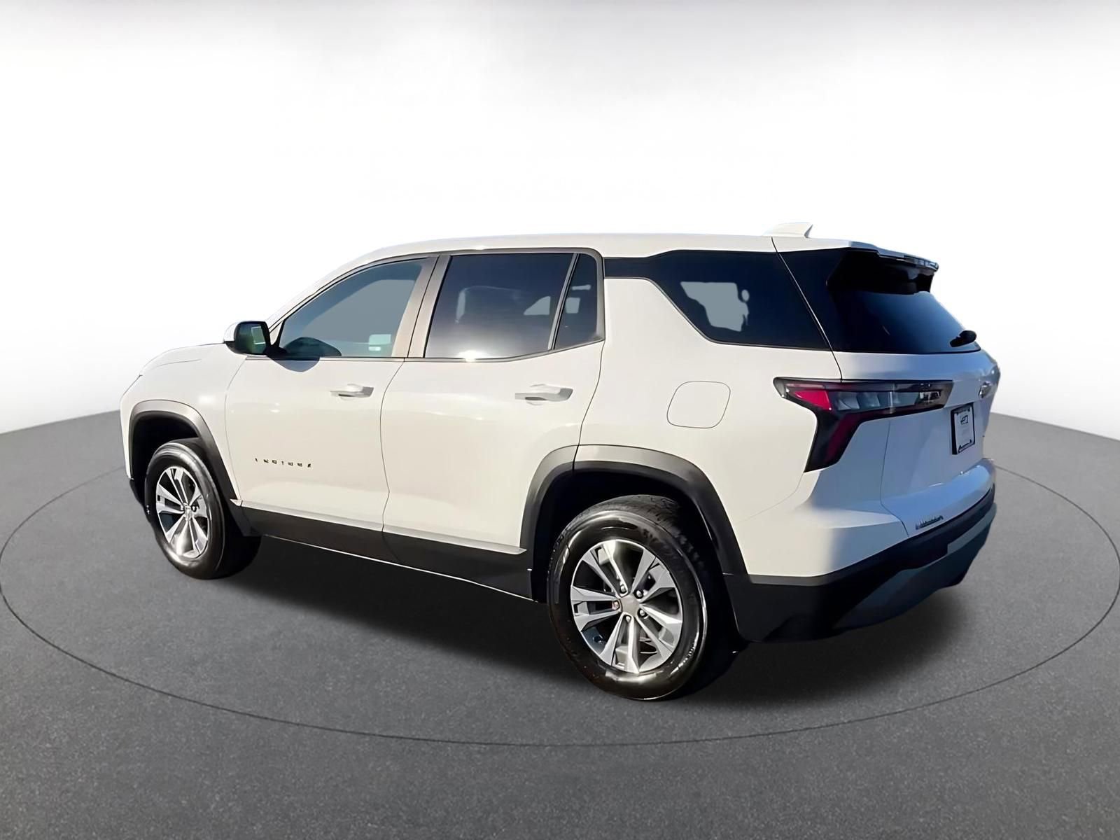 Used 2025 Chevrolet Equinox LT FWD image 10