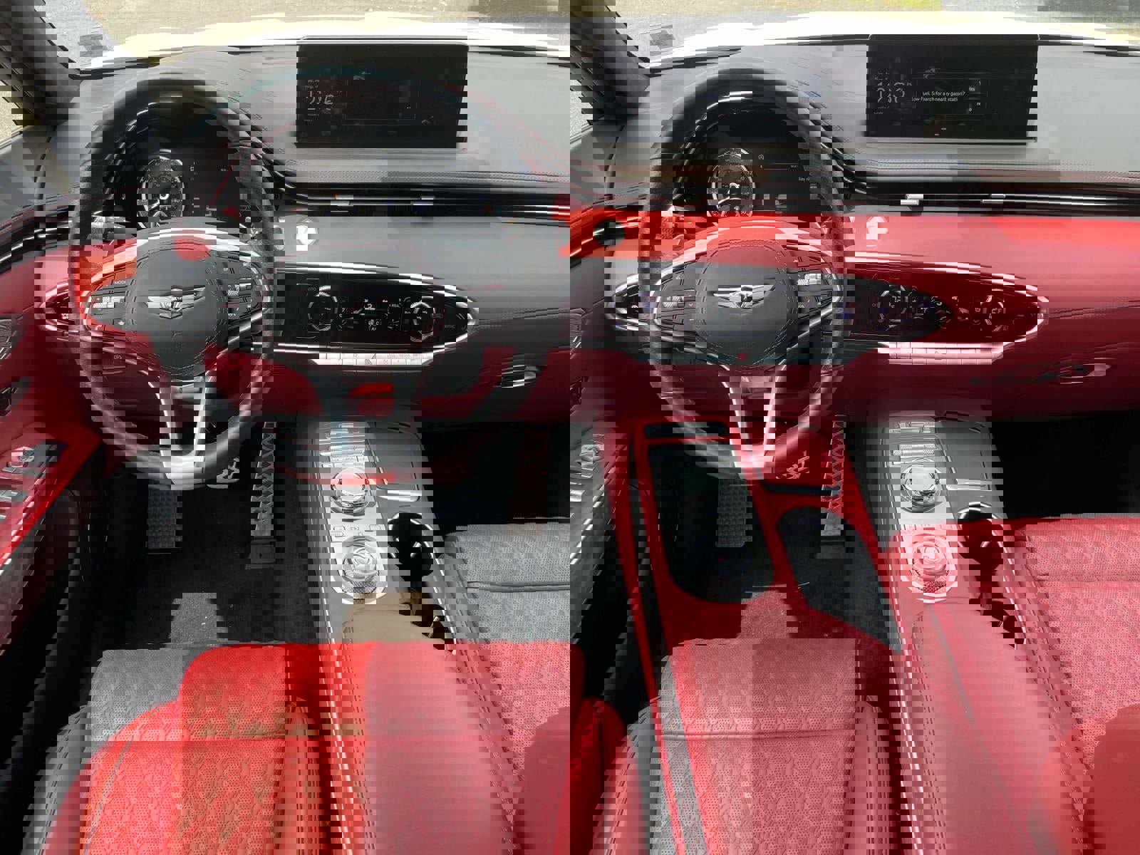 Used 2025 Genesis GV70 3.5T Sport w/ Sport Advanced Package image 13