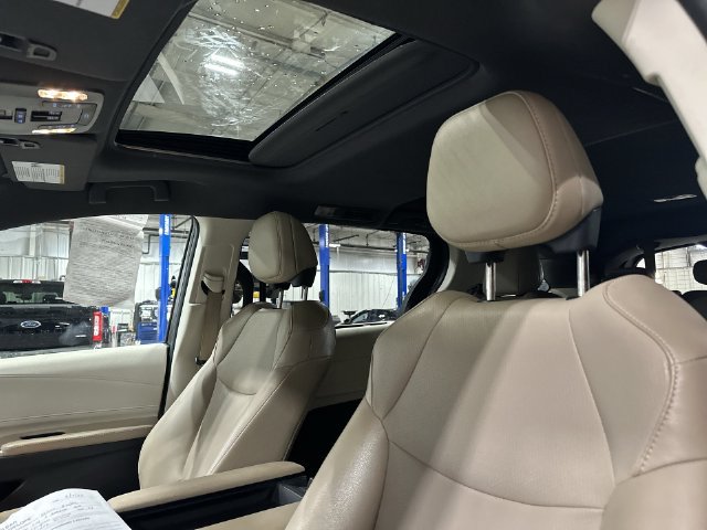 Used 2022 Toyota Sienna XLE FWD image 20