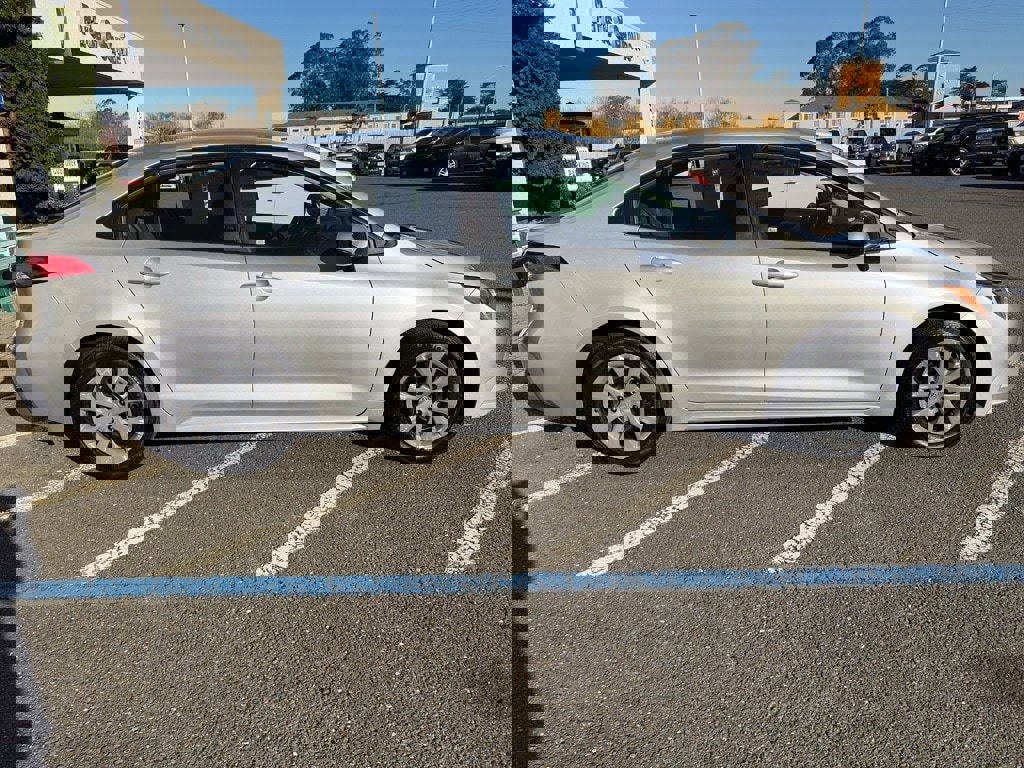 Used 2022 Toyota Corolla LE image 18