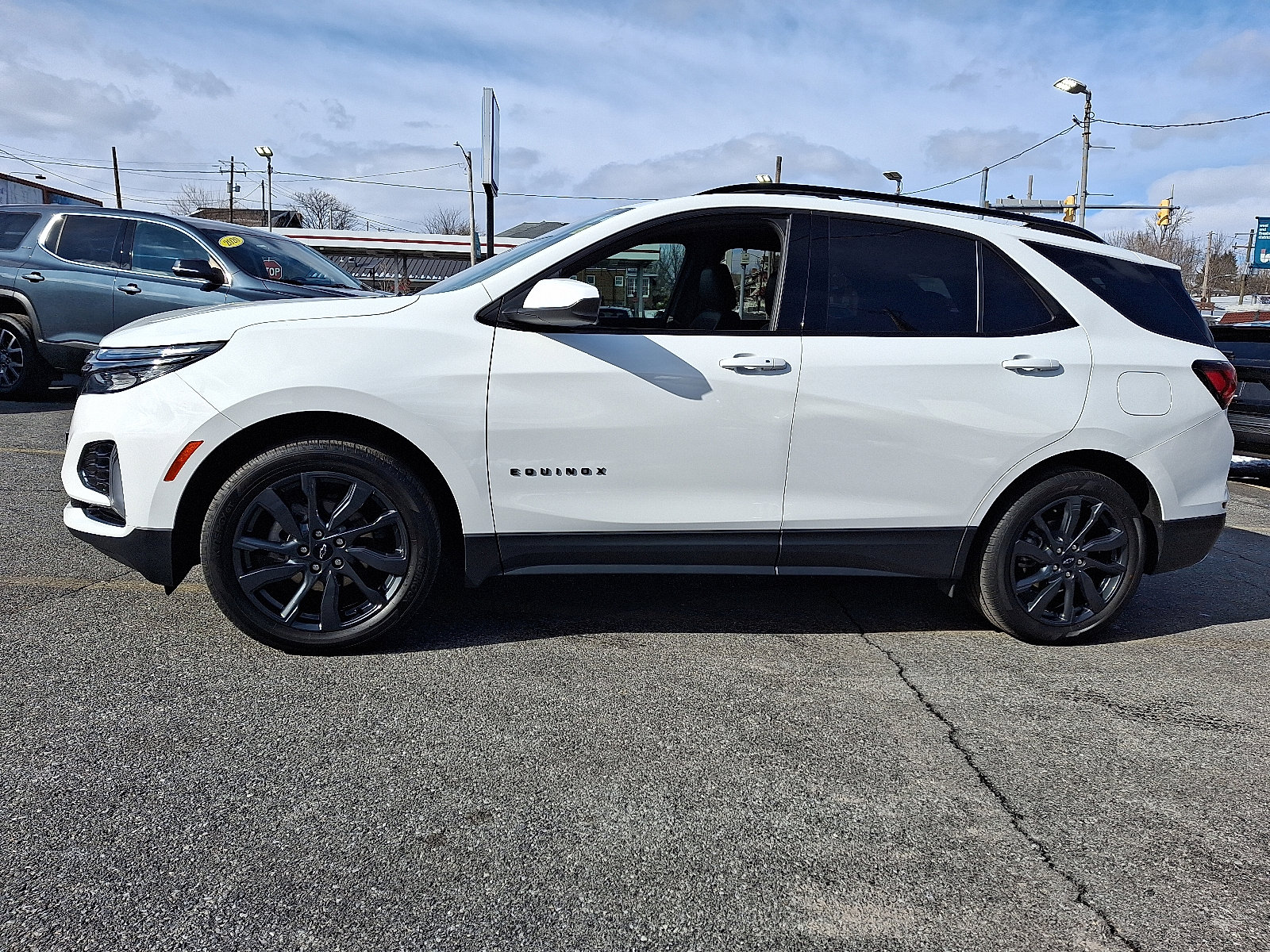 Used 2023 Chevrolet Equinox RS AWD/4WD image 2
