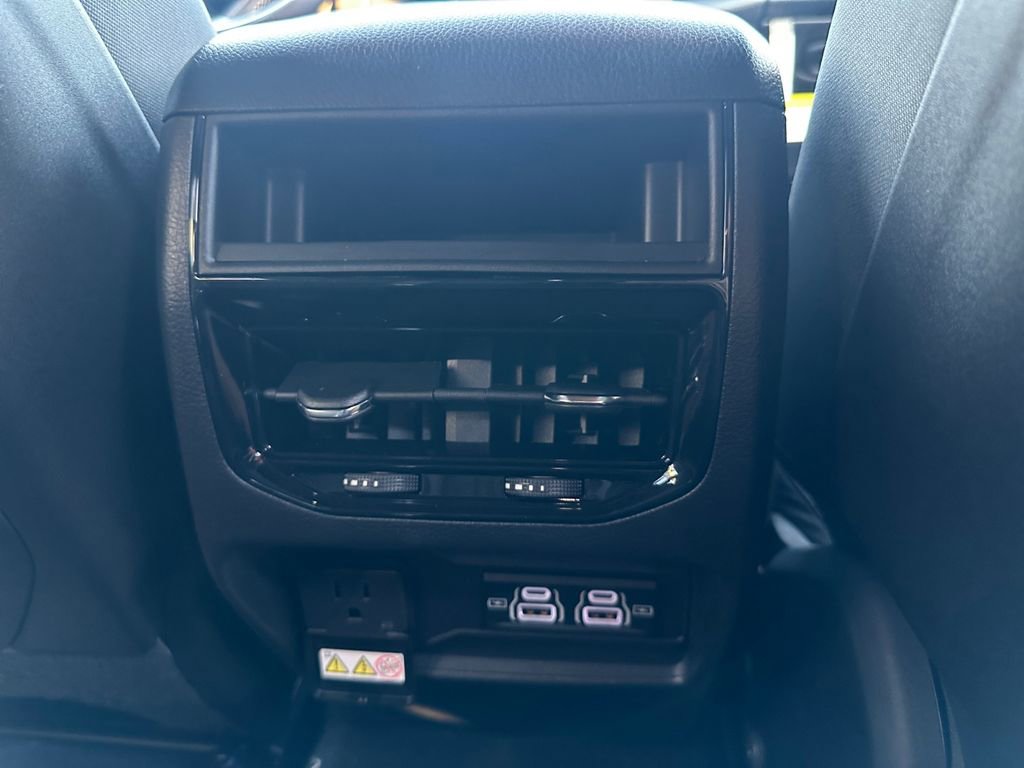 New 2025 Jeep Grand Cherokee Laredo X w/ Luxury Tech Group I image 16