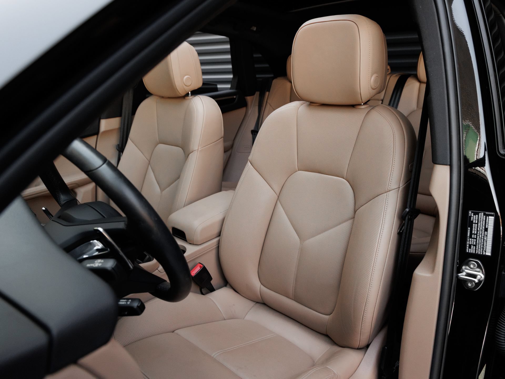 Certified 2026 Porsche Macan AWD/4WD image 5