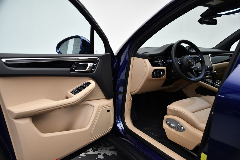 Used 2025 Porsche Macan image 35