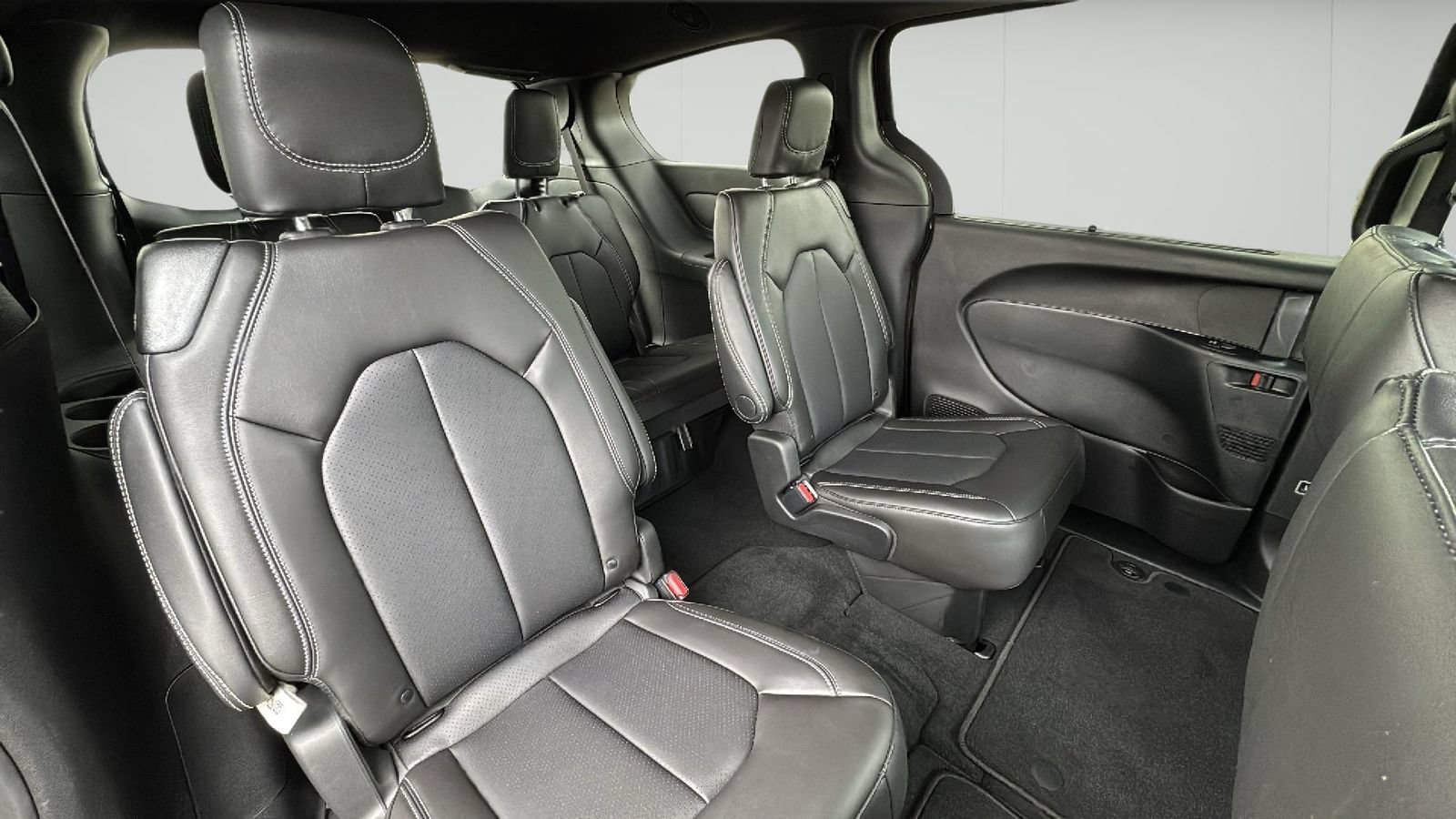 New 2025 Chrysler Pacifica Select FWD image 27