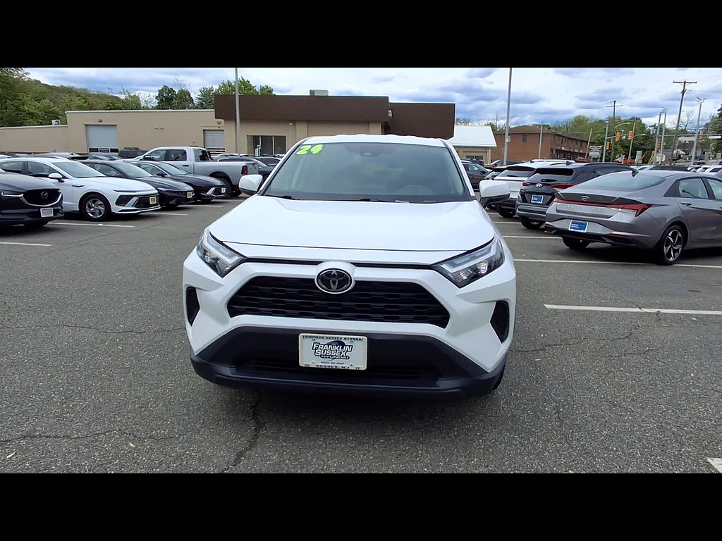 Used 2024 Toyota RAV4 LE AWD/4WD image 3