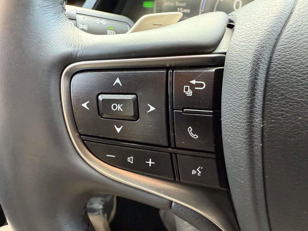 Used 2024 Lexus ES 300h w/ Premium Package image 22