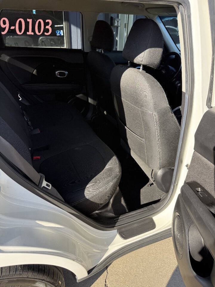 Used 2017 Kia Soul + w/ Designer's Package FWD image 9