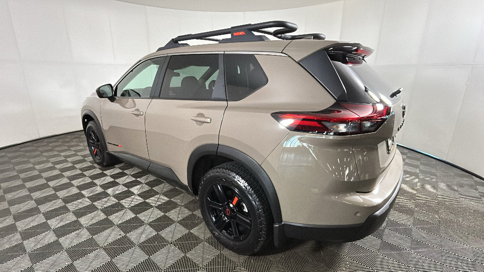Used 2025 Nissan Rogue SV AWD/4WD image 5