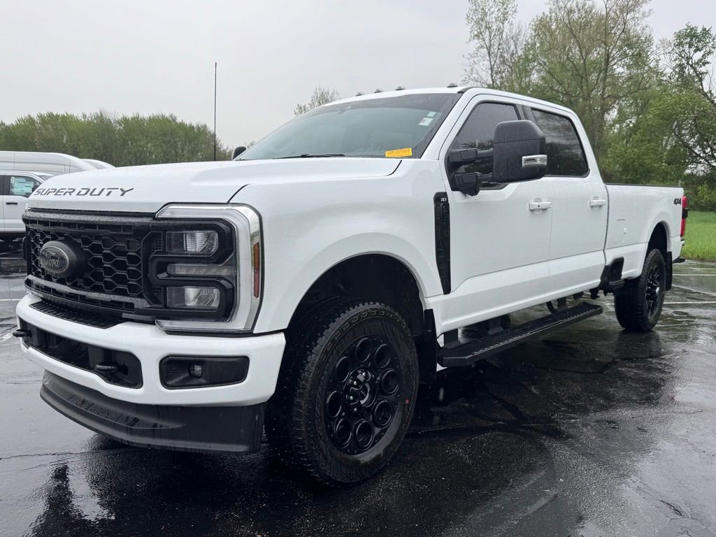 Used 2025 Ford F350 XLT w/ Black Appearance Package AWD/4WD image 3