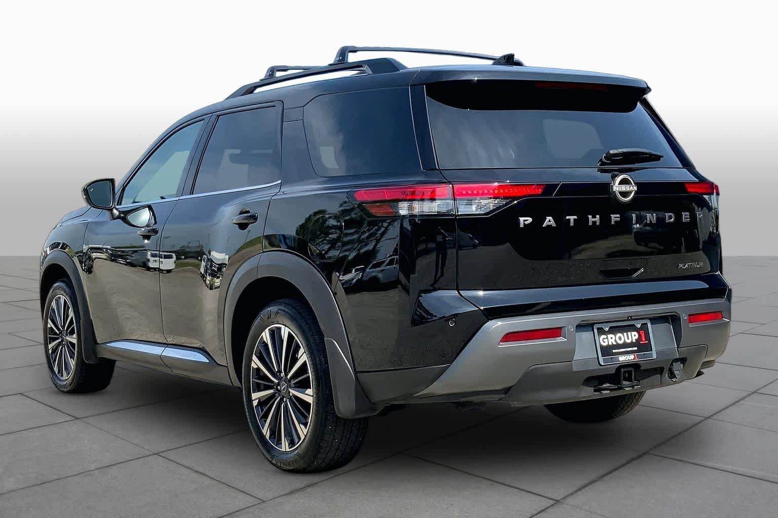 Used 2026 Nissan Pathfinder Platinum FWD image 11