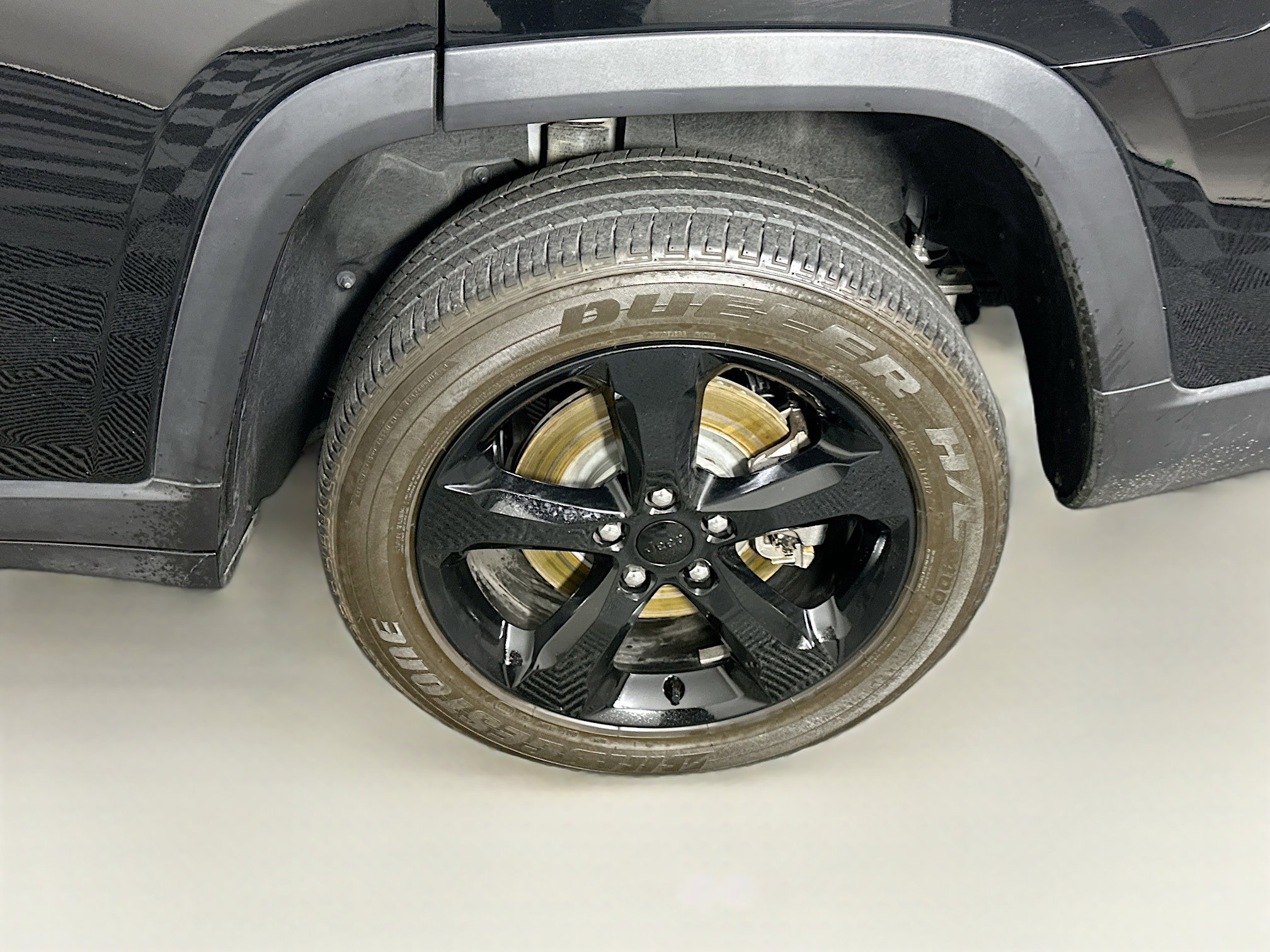 Used 2023 Jeep Grand Cherokee L Laredo RWD image 11