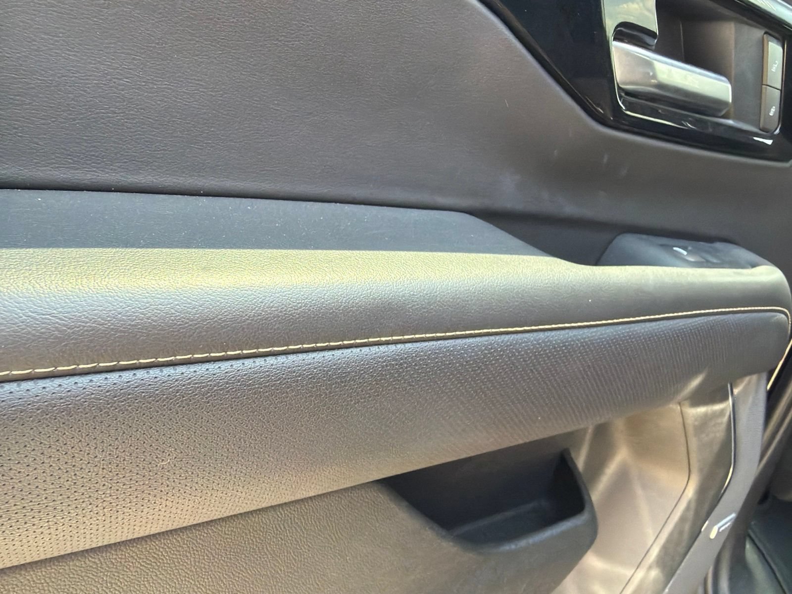 Used 2025 Chevrolet Tahoe Premier RWD image 14