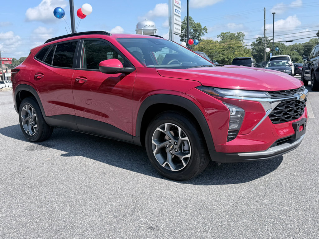 Used 2026 Chevrolet Trax LT FWD image 2