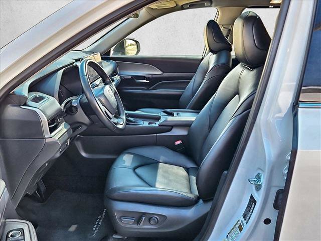 Used 2025 Toyota Grand Highlander AWD image 16