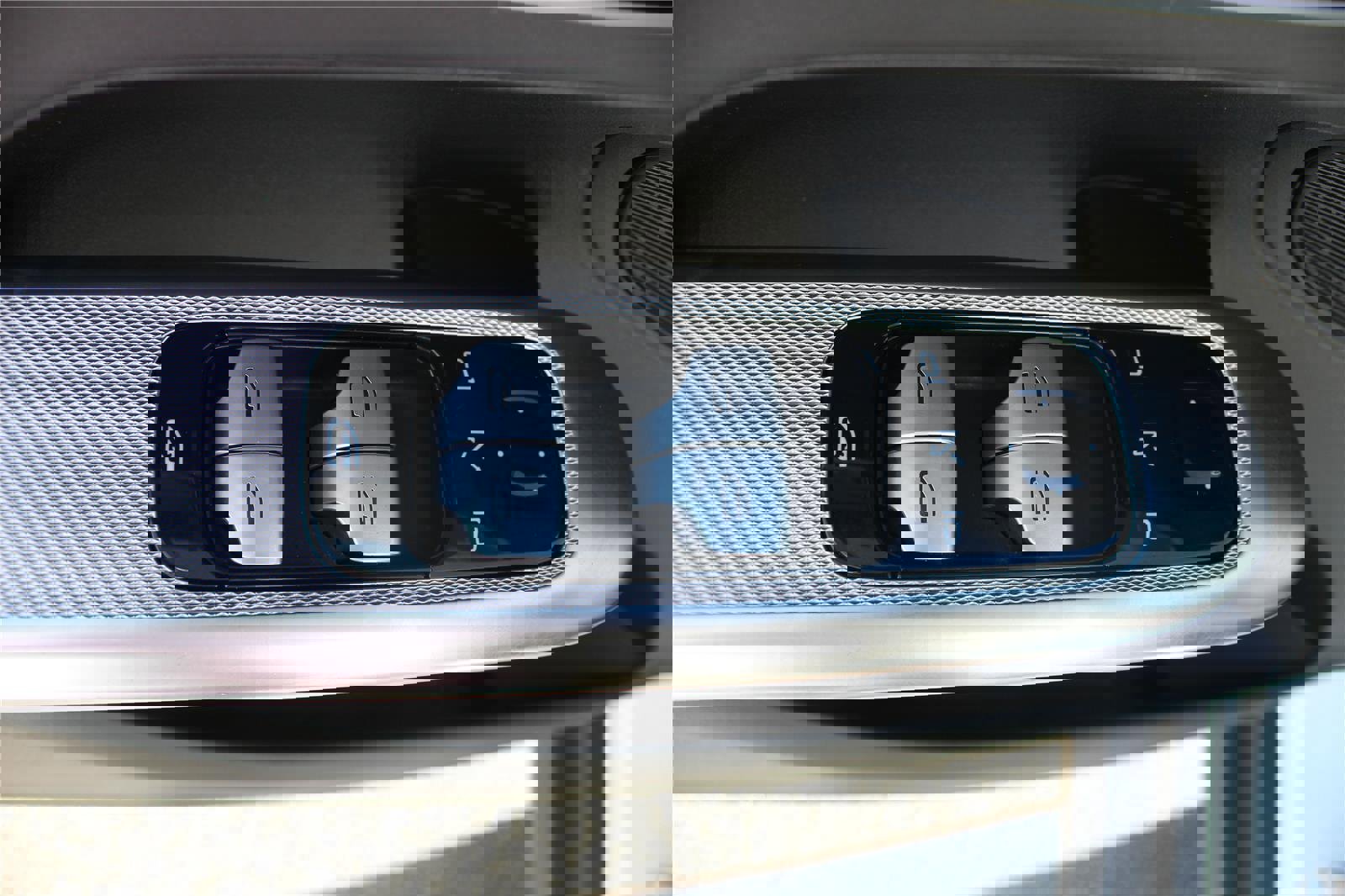 Used 2024 Mercedes-Benz GLC 300 4MATIC image 35