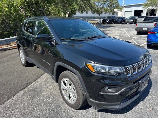 Used 2024 Jeep Compass Latitude AWD/4WD image 3