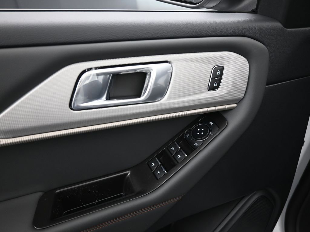 New 2026 Ford Explorer Active RWD image 10