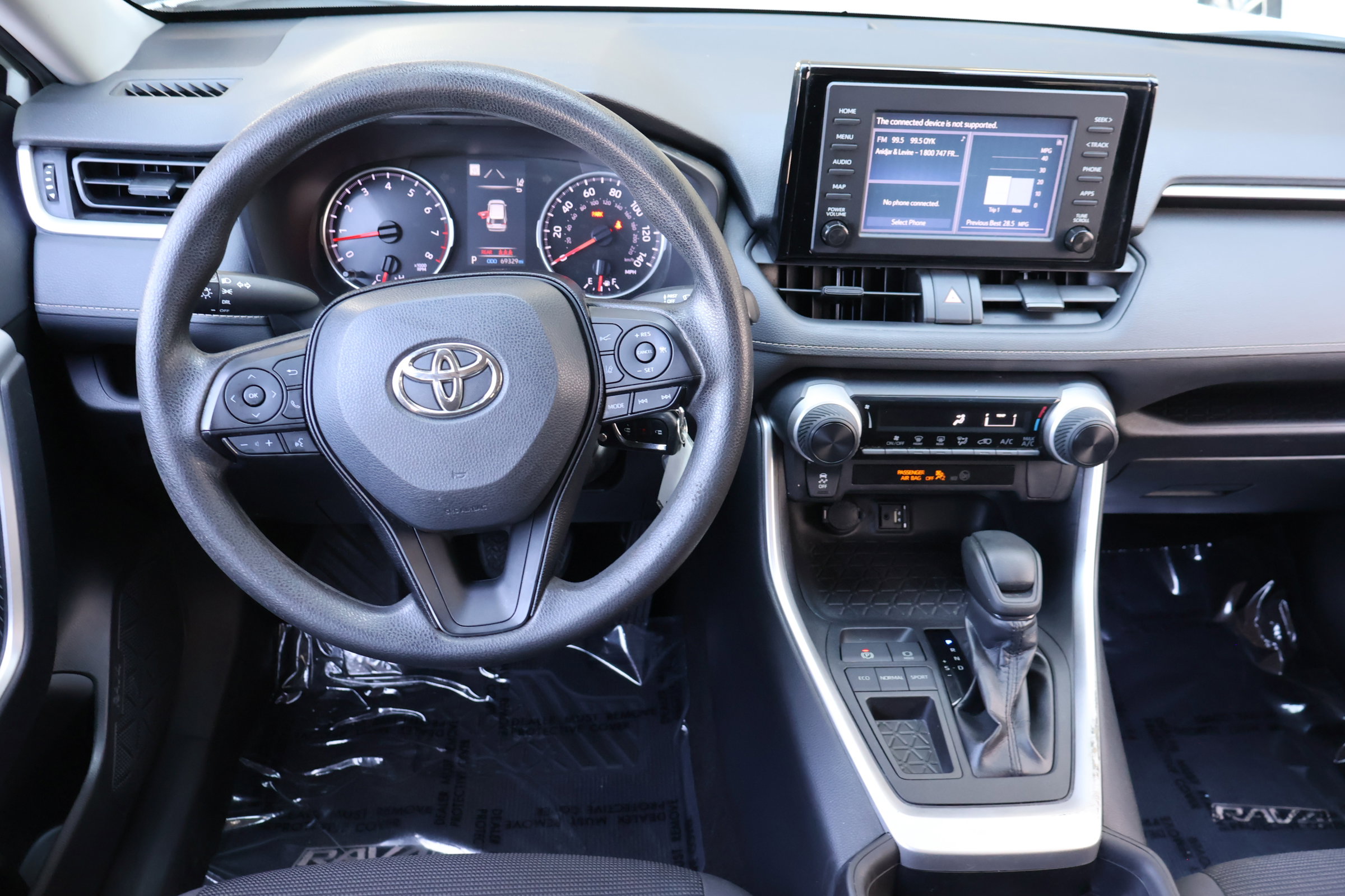 Used 2019 Toyota RAV4 LE FWD image 19