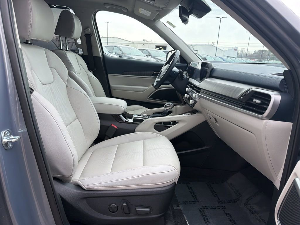 Used 2024 Kia Telluride EX w/ EX Captain's Chair Package image 36