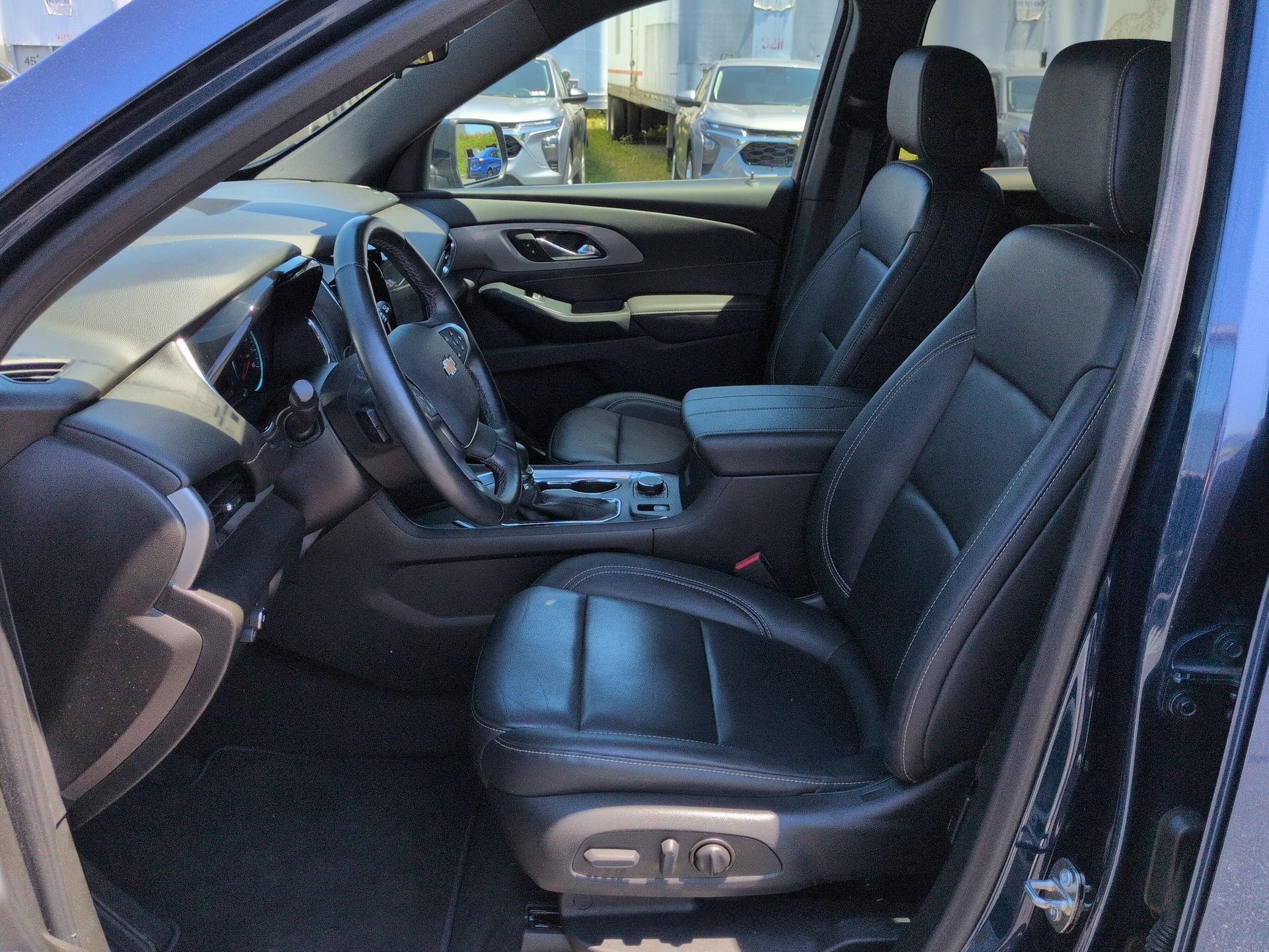 Certified 2023 Chevrolet Traverse LT AWD/4WD image 19