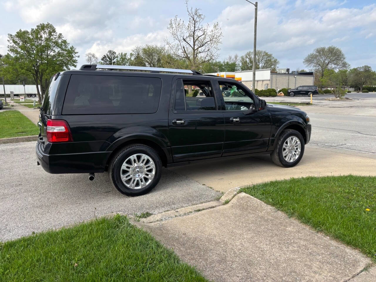 Used 2014 Ford Expedition EL Limited w/ Equipment Group 301A AWD/4WD image 19