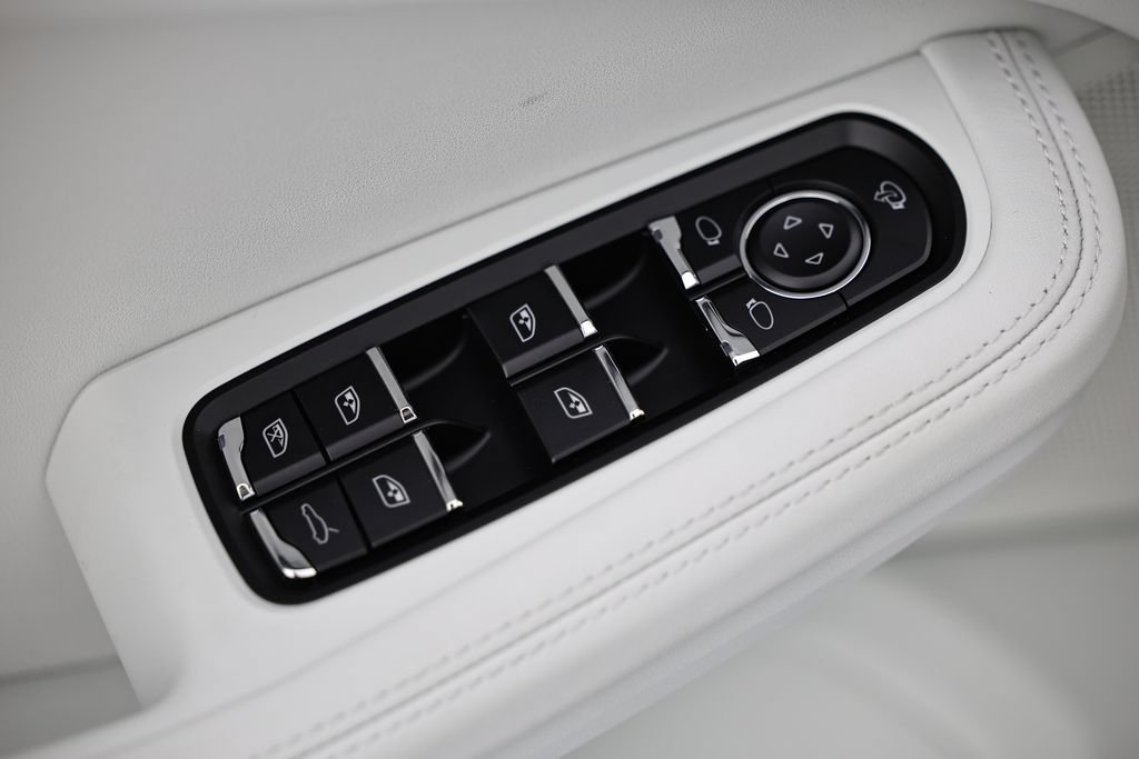 New 2026 Porsche Macan AWD/4WD image 22