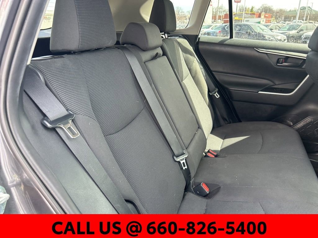 Used 2019 Toyota RAV4 LE w/ Carpet Mat Package image 8