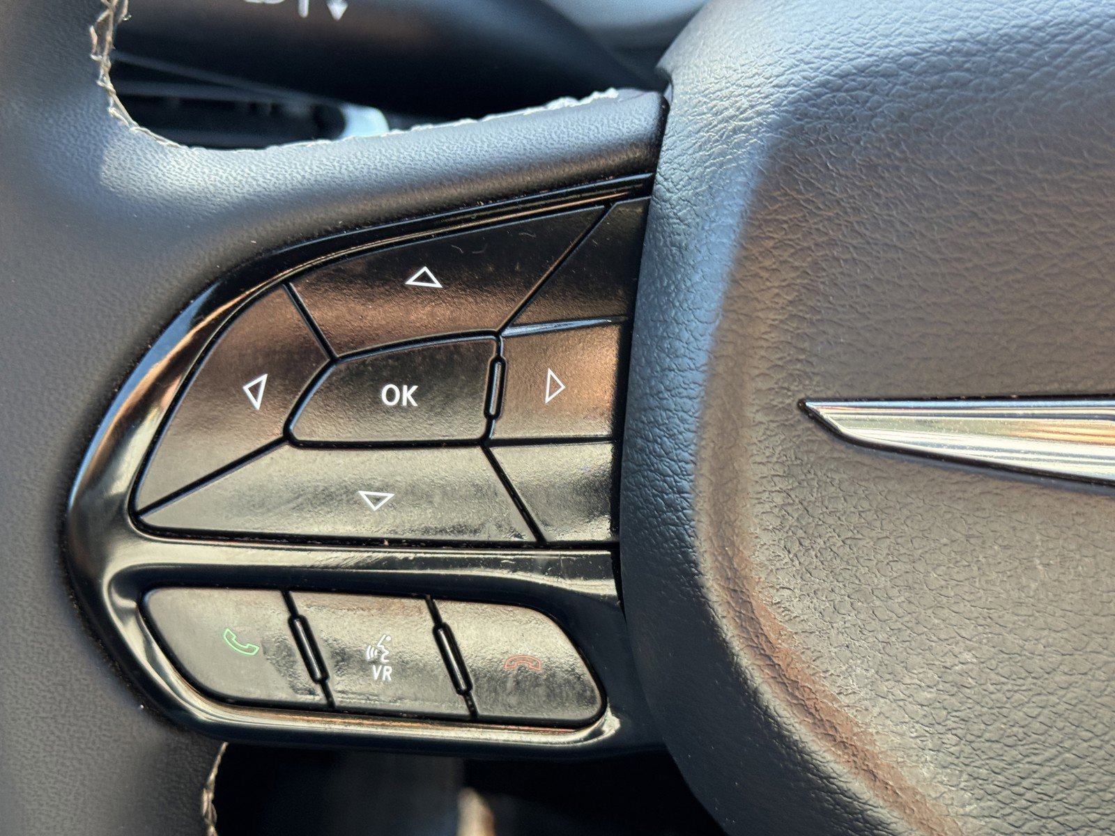 Used 2024 Chrysler Pacifica Touring image 22