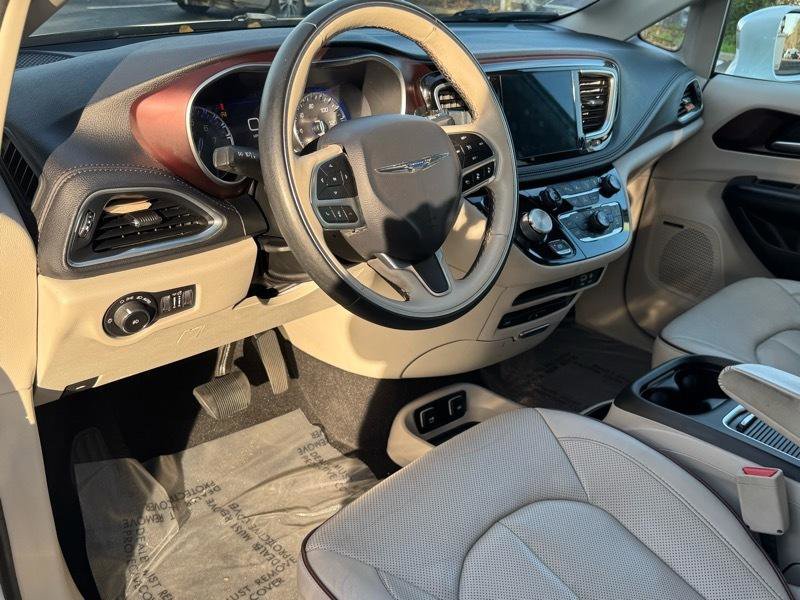 Used 2017 Chrysler Pacifica Limited image 13