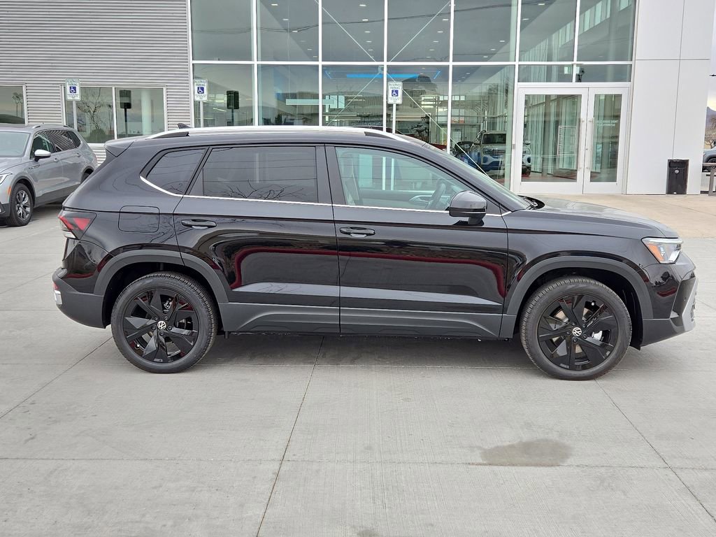 Used 2025 Volkswagen Taos SE FWD image 13