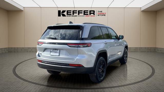New 2025 Jeep Grand Cherokee Altitude image 5
