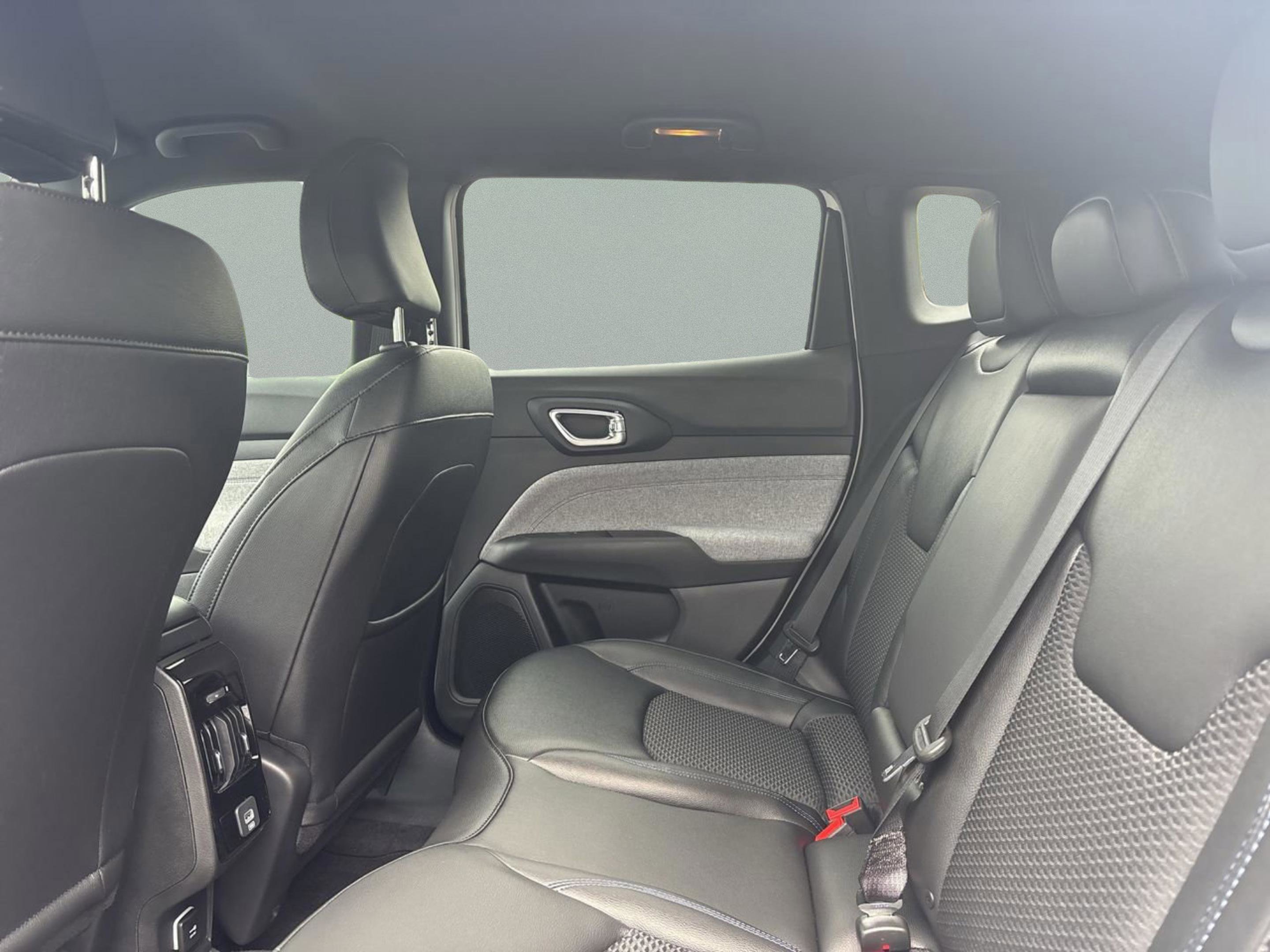 New 2026 Jeep Compass Latitude image 11