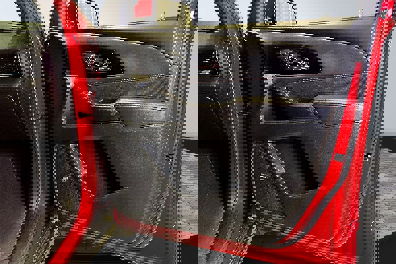 Used 2023 Chevrolet Traverse RS image 28