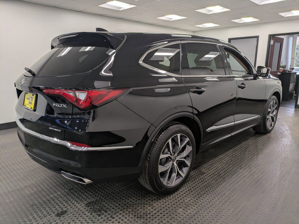 Used 2023 Acura MDX SH-AWD w/ Technology Package image 4