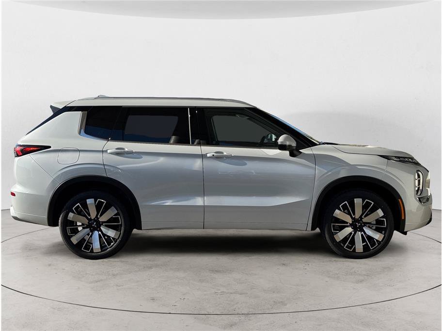 New 2026 Mitsubishi Outlander SEL FWD image 6