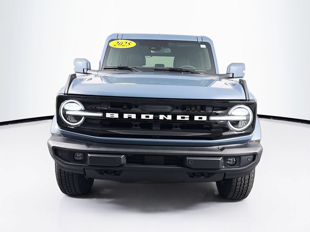 Used 2025 Ford Bronco Outer Banks AWD/4WD image 2