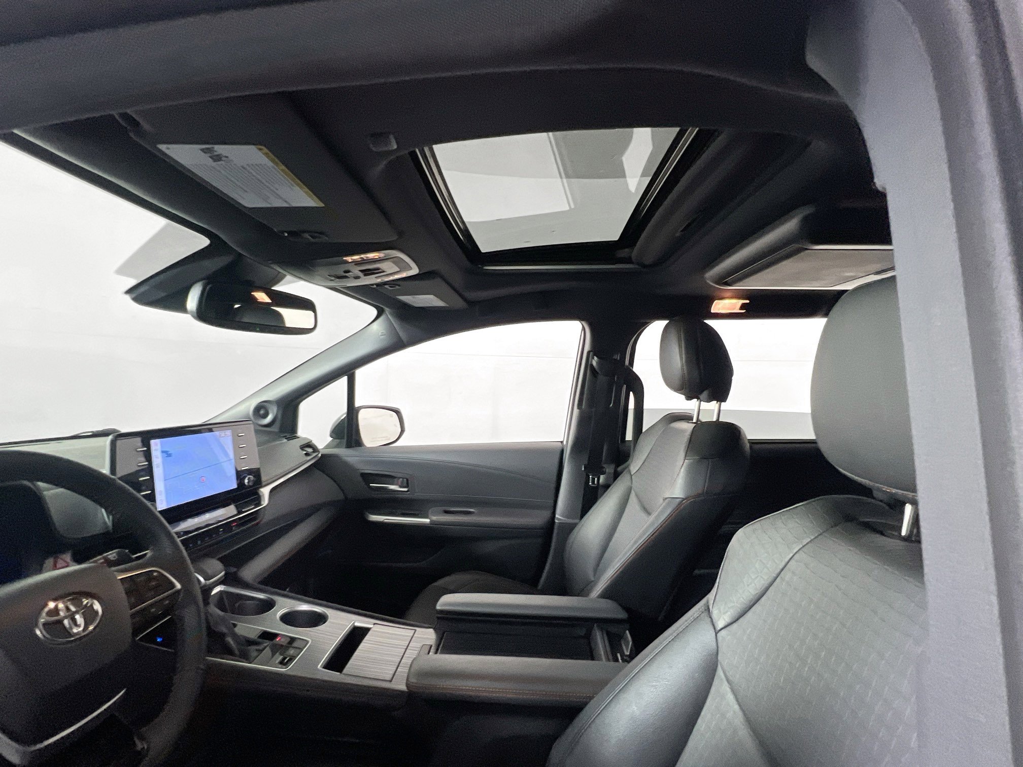 Used 2022 Toyota Sienna XSE image 22