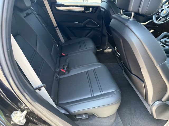 Used 2022 Porsche Cayenne Platinum Edition AWD/4WD image 17