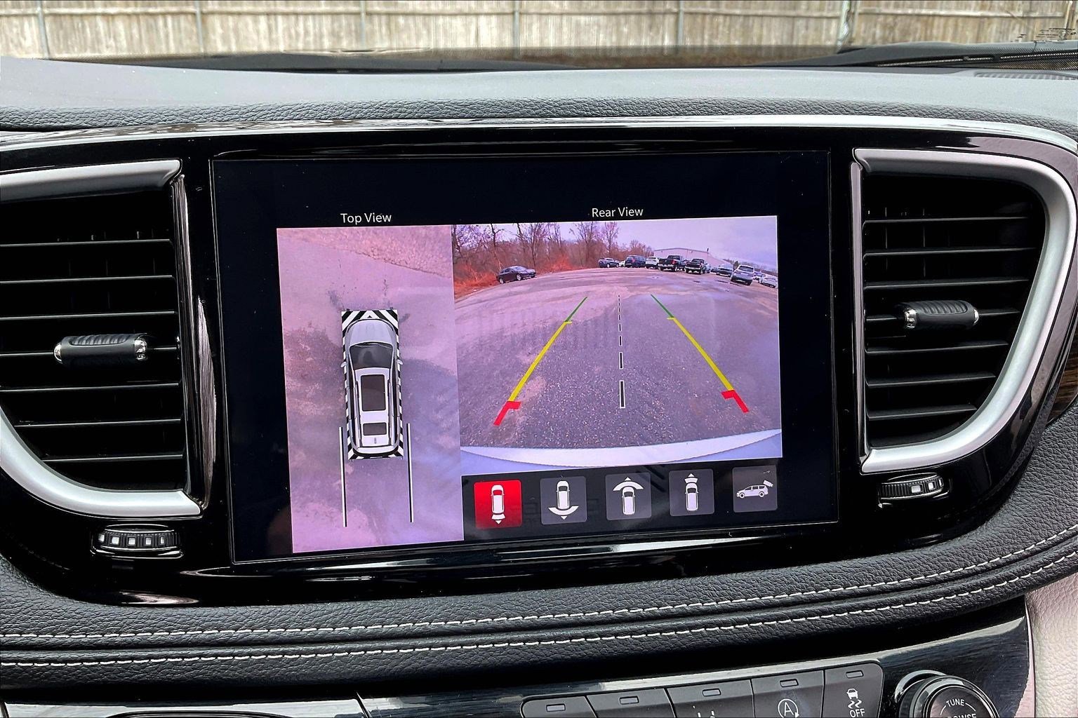 Used 2024 Chrysler Pacifica Limited image 20