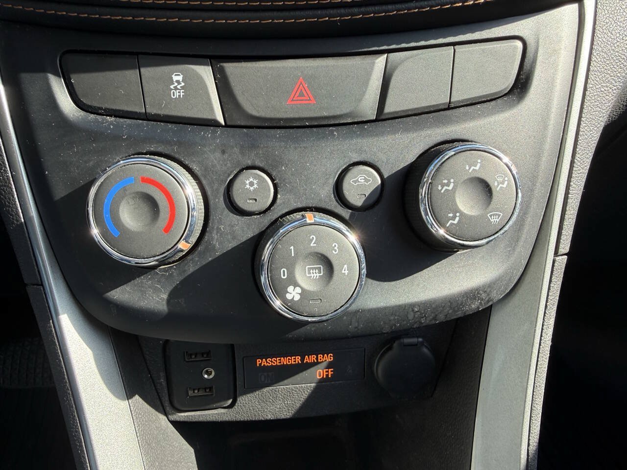 Used 2019 Chevrolet Trax LT w/ Driver Confidence Package AWD/4WD image 19