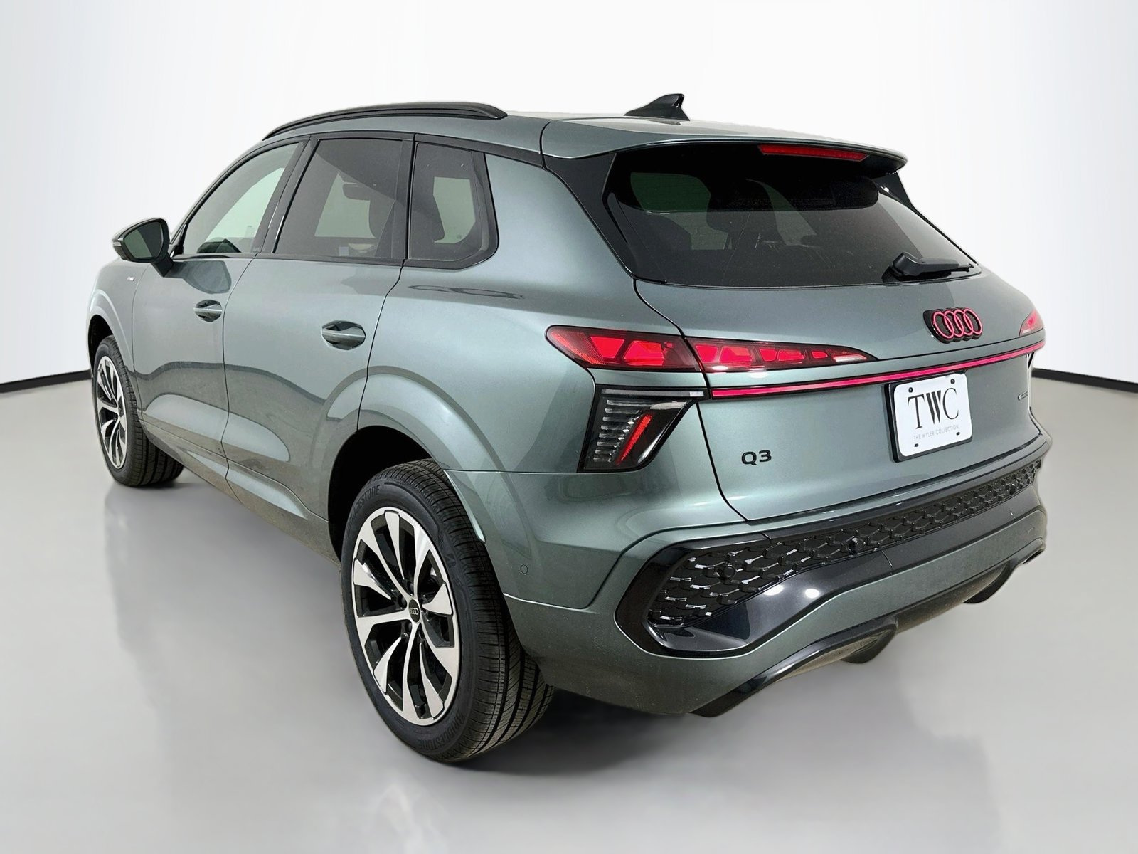 New 2026 Audi Q3 quattro 2.0T AWD/4WD image 7