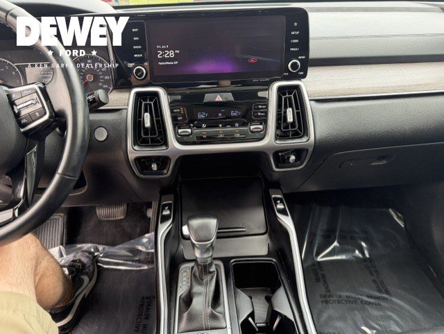 Used 2022 Kia Sorento EX w/ Panoramic Sunroof Package FWD image 17