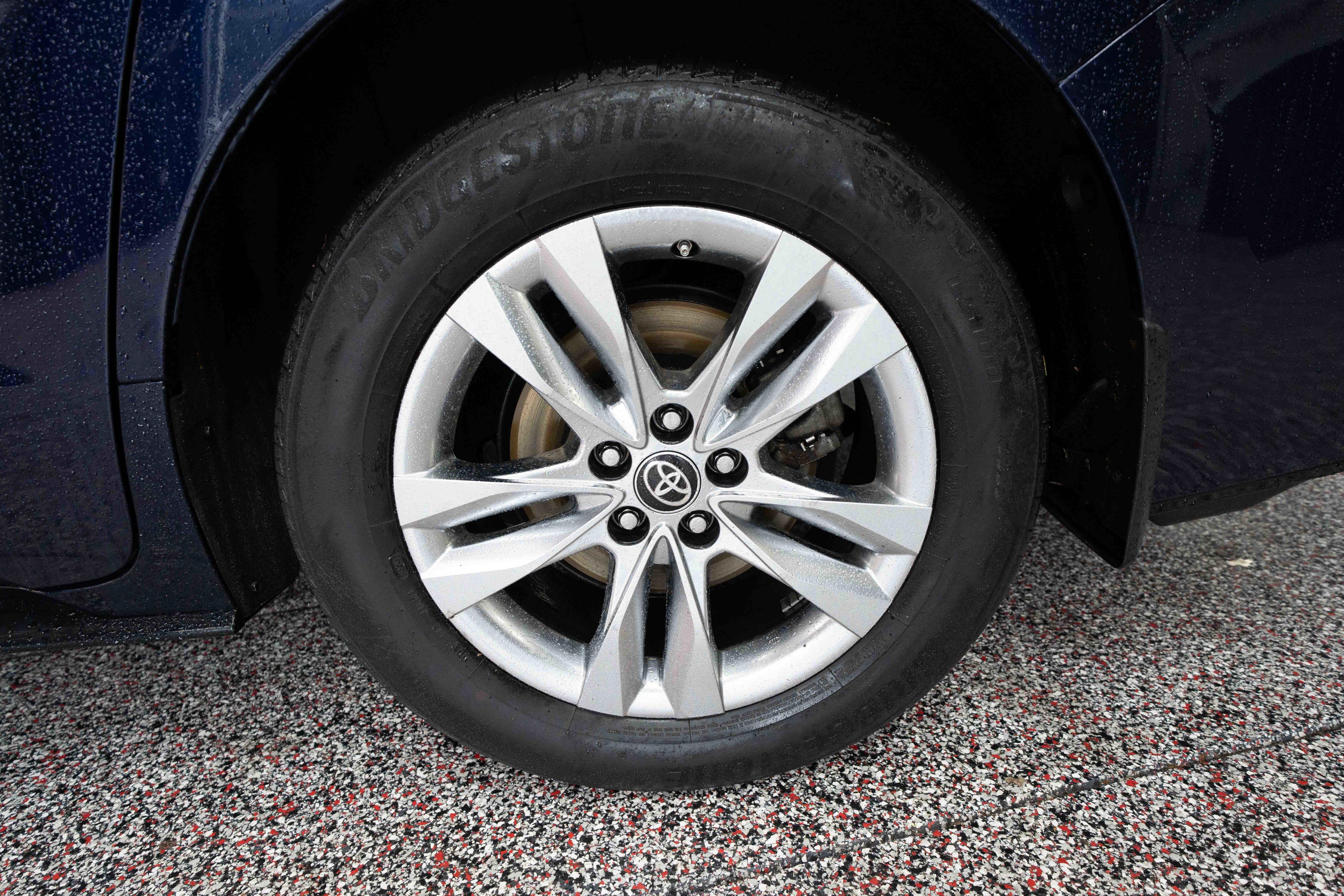 Used 2023 Toyota Sienna Limited image 31
