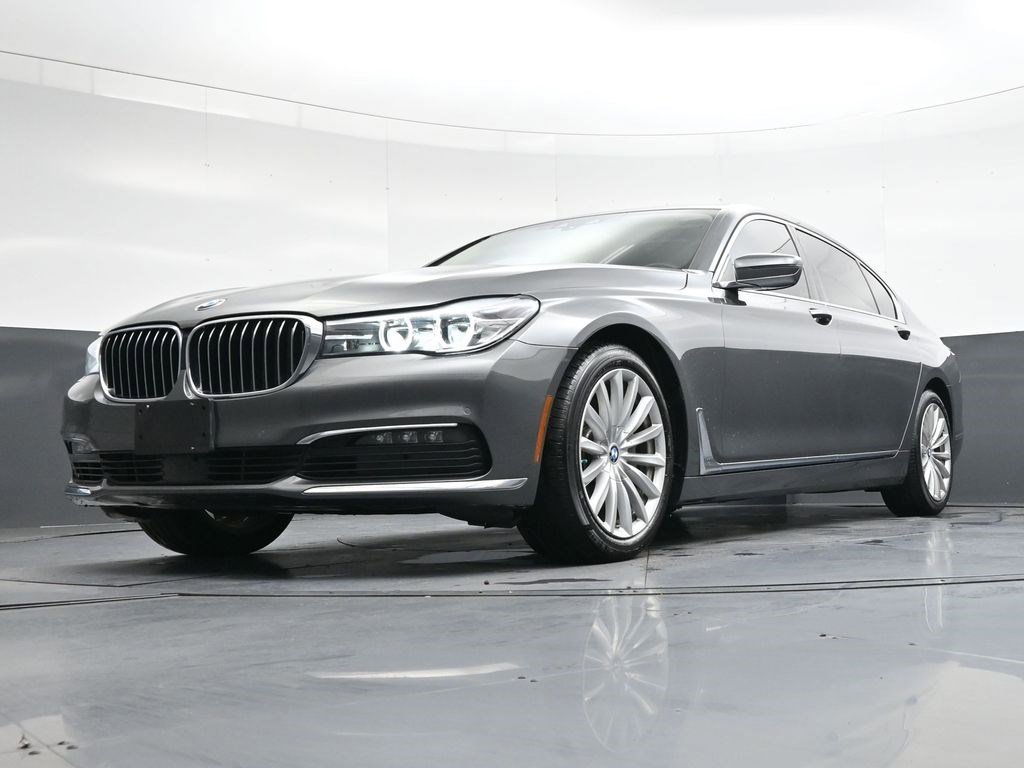Used 2018 BMW 740i RWD image 32