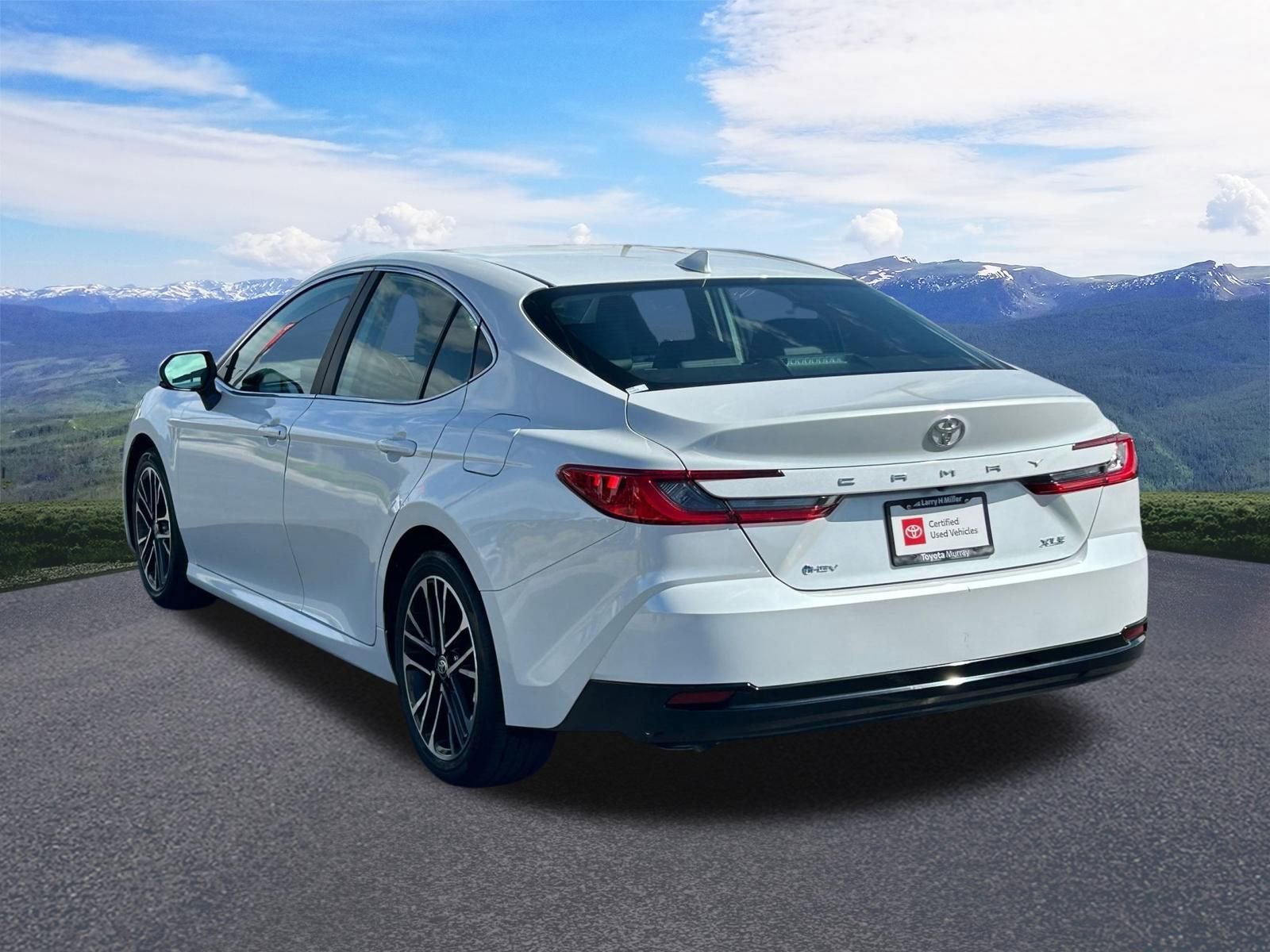 Used 2025 Toyota Camry XLE image 3