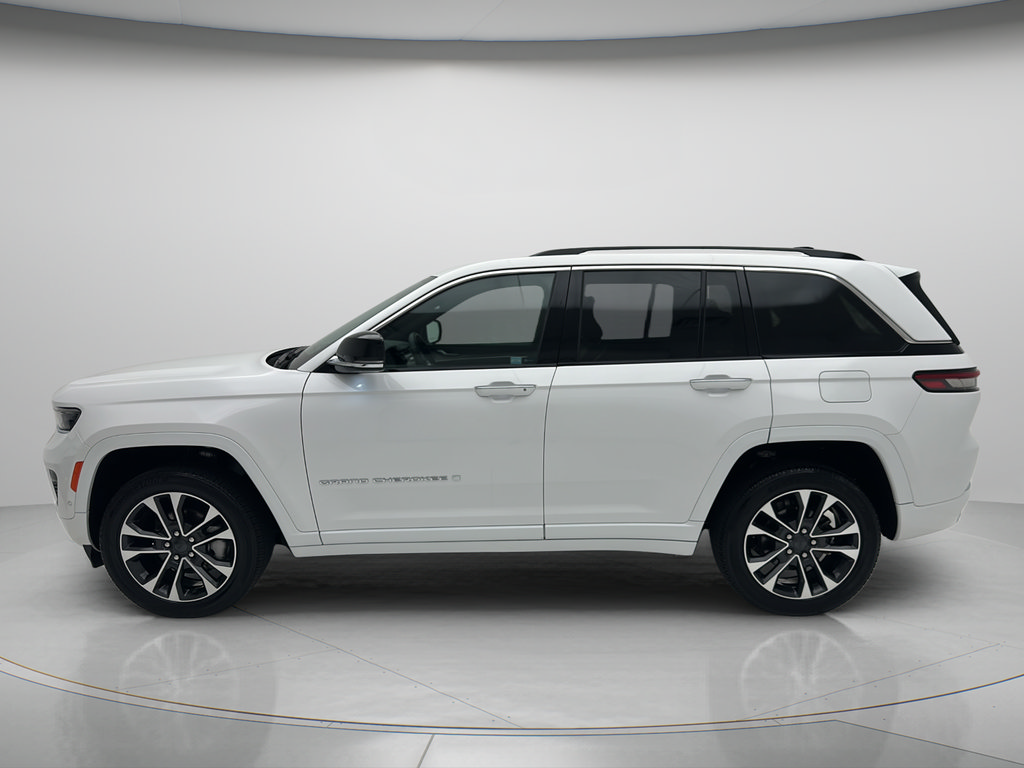 Used 2023 Jeep Grand Cherokee Overland w/ Luxury Tech Group IV AWD/4WD image 7